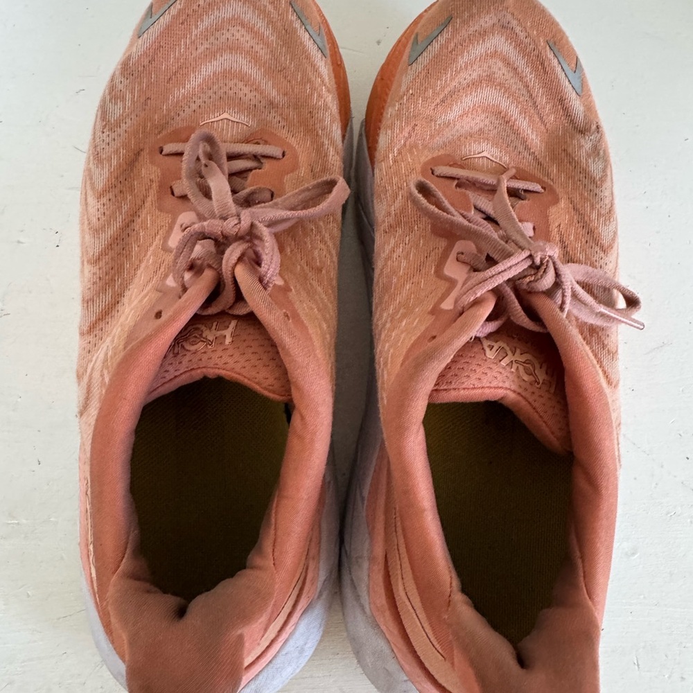 Hoka women’s coral pink Arahi 6 running shoes size 9B - Picture 6 of 12